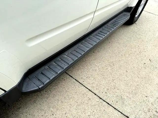 Photo of 2009 White Ford Escape Hybrid