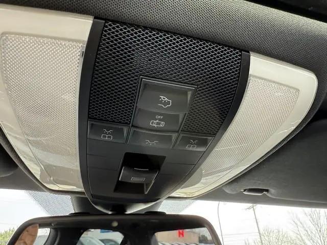 Photo of 2011 WHITE METALIC Mercedes-Benz C-Class