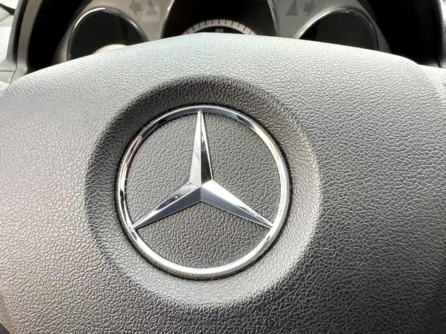 Photo of 2011 WHITE METALIC Mercedes-Benz C-Class