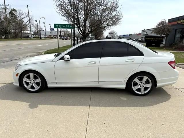 Photo of 2011 WHITE METALIC Mercedes-Benz C-Class