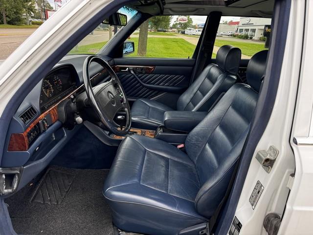 Photo of 1991 WHITE Mercedes-Benz S-Class