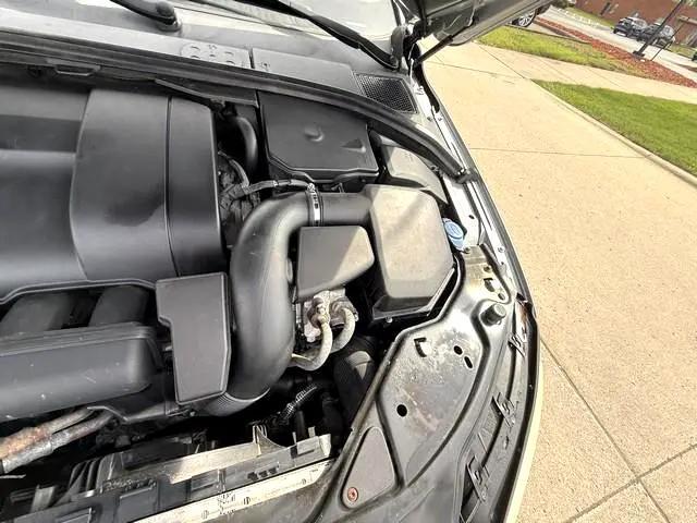 Photo of 2011 SILVER METALIC Volvo XC70