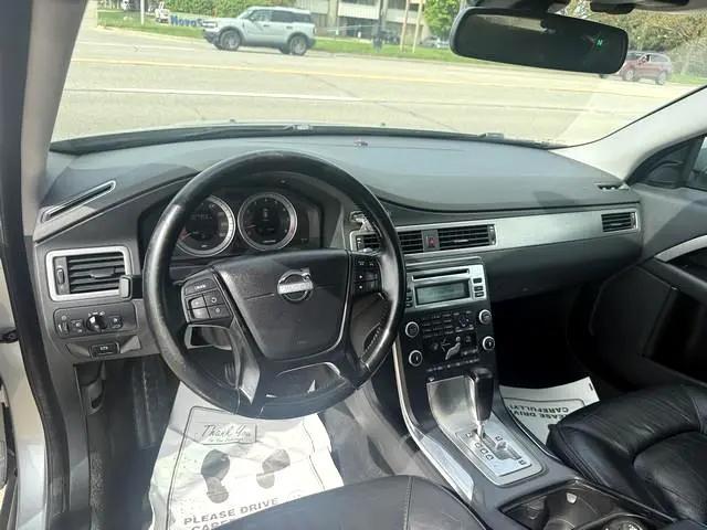 Photo of 2011 SILVER METALIC Volvo XC70