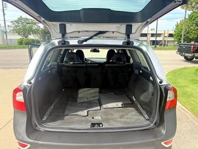 Photo of 2011 SILVER METALIC Volvo XC70