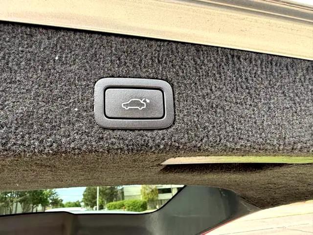 Photo of 2011 SILVER METALIC Volvo XC70