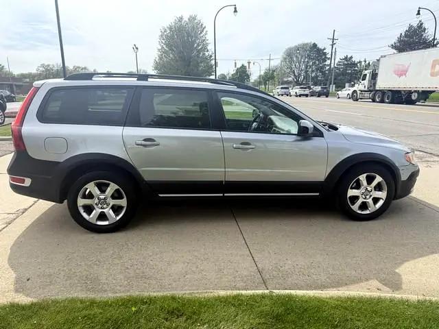 Photo of 2011 SILVER METALIC Volvo XC70