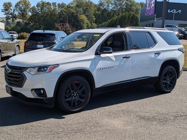 Photo of 2018 Summit White Chevrolet Traverse