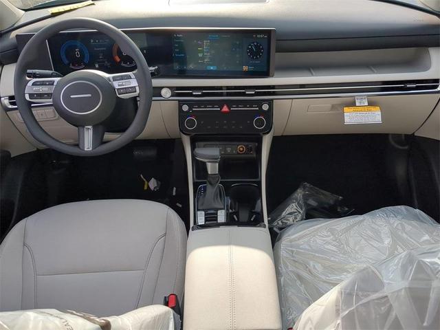 Photo of 2025 Shimmering Silver Hyundai TUCSON
