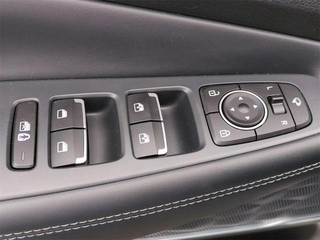Photo of 2022 Shimmering Silver Pearl Hyundai SANTA FE