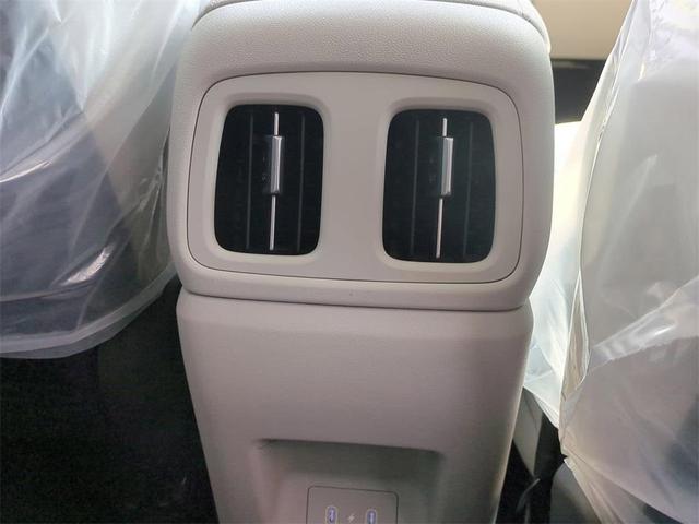 Photo of 2025 White Pearl Hyundai TUCSON