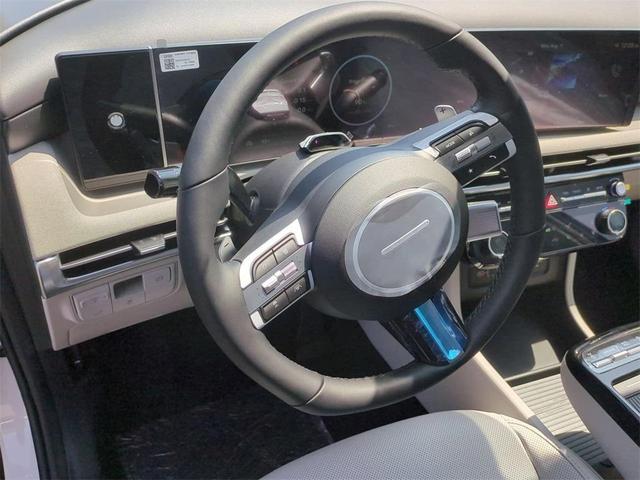 Photo of 2025 White Pearl Hyundai TUCSON