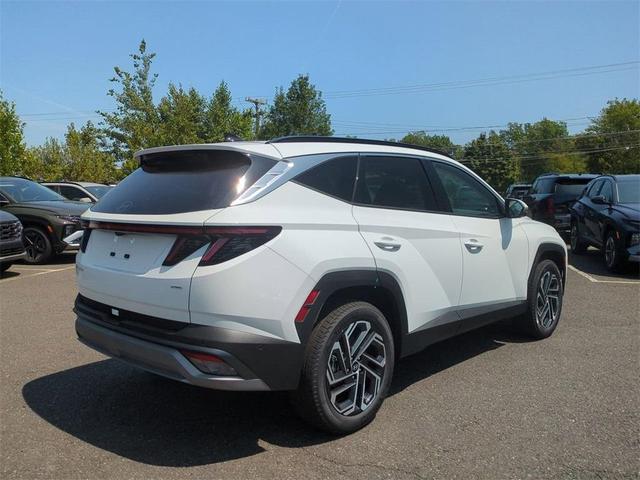 Photo of 2025 White Pearl Hyundai TUCSON