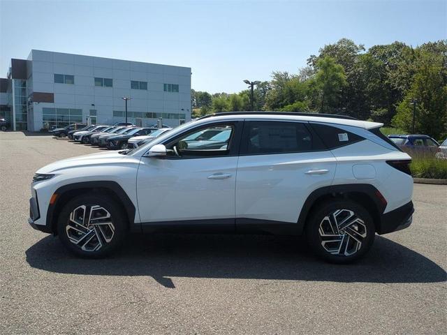 Photo of 2025 White Pearl Hyundai TUCSON