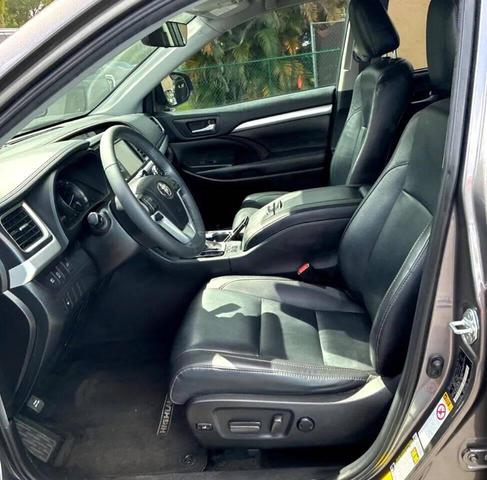 Photo of 2019 Predawn Gray Mica Toyota Highlander