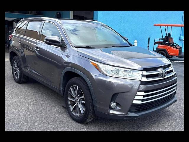 Photo of 2019 Predawn Gray Mica Toyota Highlander
