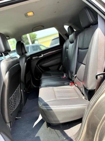 Photo of 2013 Titanium Silver Kia Sorento