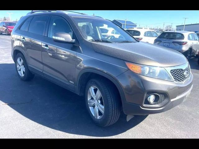 Photo of 2013 Titanium Silver Kia Sorento