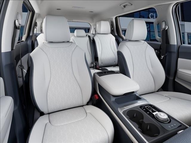 Photo of 2026 Ceramic Silver Kia Carnival Hybrid