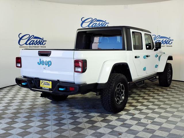 Photo of 2021 Bright White Clearcoat Jeep Gladiator