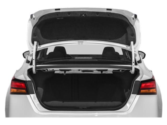 Photo of 2022 Glacier White Nissan Altima