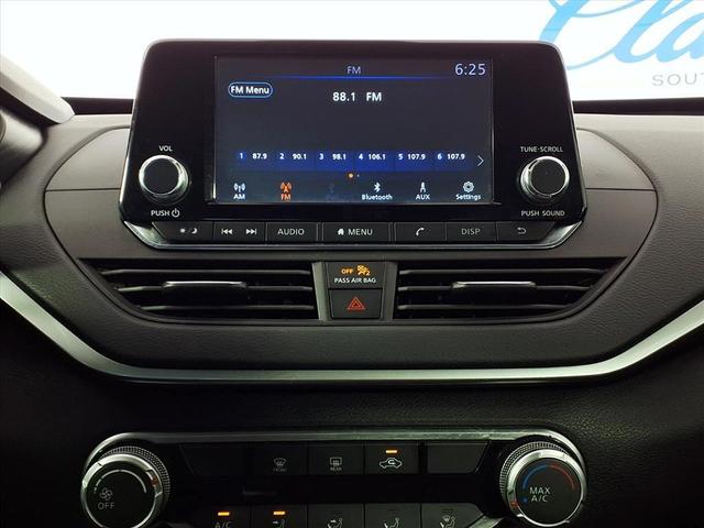 Photo of 2022 Black Nissan Altima