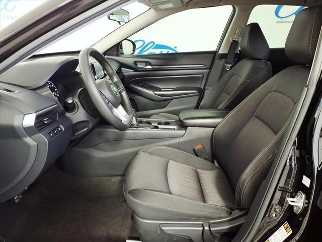 Photo of 2022 Black Nissan Altima