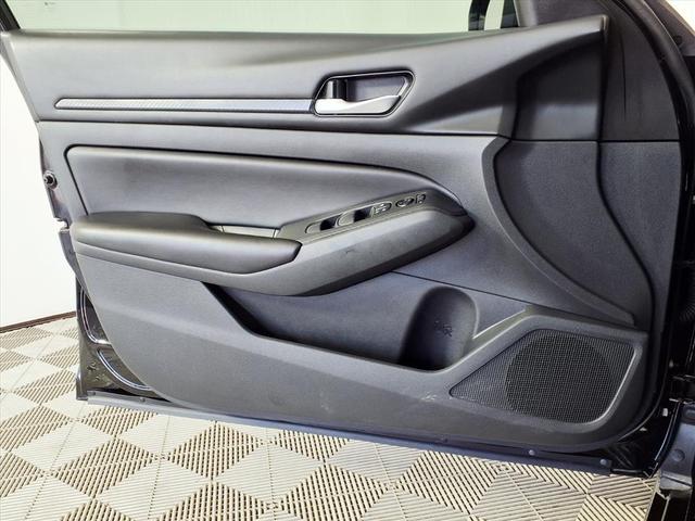 Photo of 2022 Black Nissan Altima