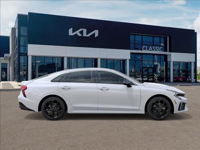 Photo of 2026 Snow White Pearl Kia K5