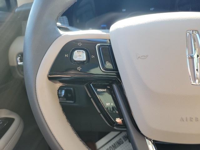 Photo of 2024 Pristine White Lincoln Corsair
