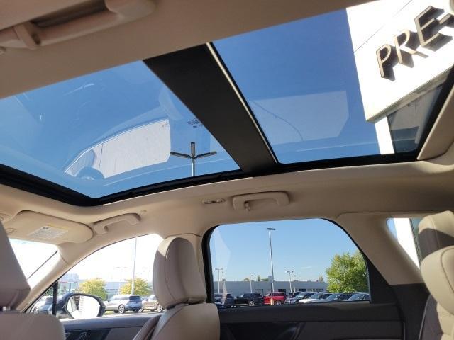 Photo of 2024 Pristine White Lincoln Corsair