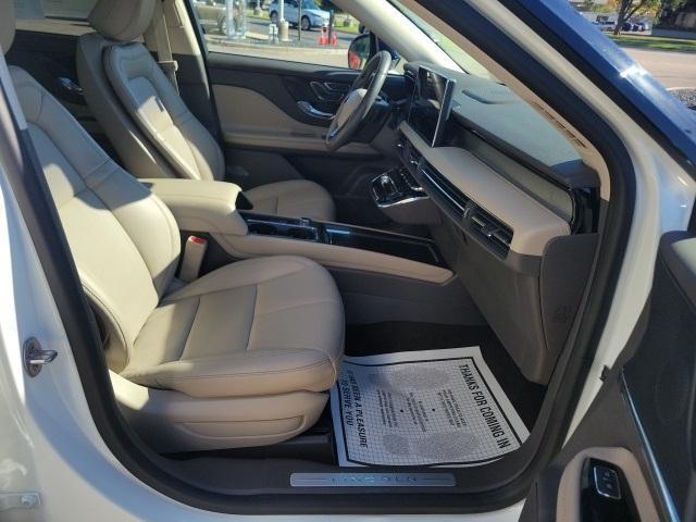 Photo of 2024 Pristine White Lincoln Corsair