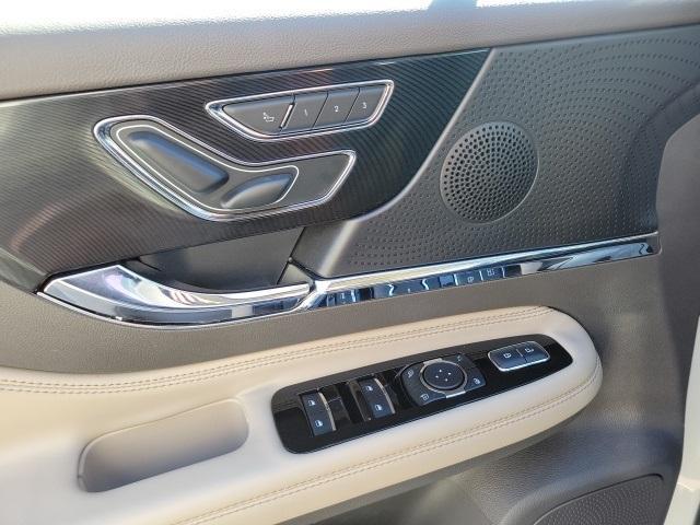 Photo of 2024 Pristine White Lincoln Corsair