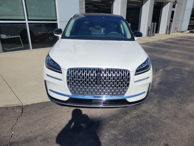 Photo of 2024 Pristine White Lincoln Corsair