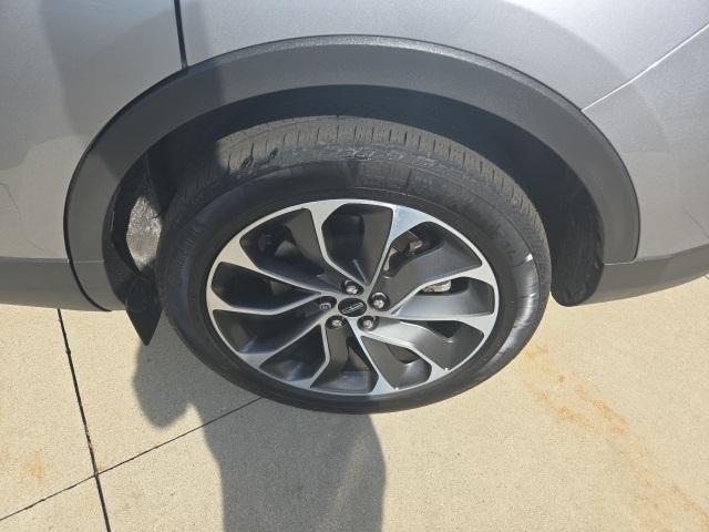 Photo of 2021 Silver Radiance Lincoln Nautilus