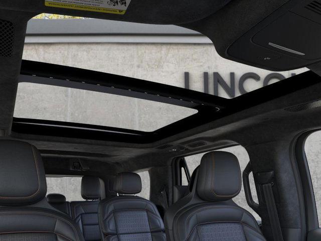 Photo of 2025 Pristine White Lincoln Navigator