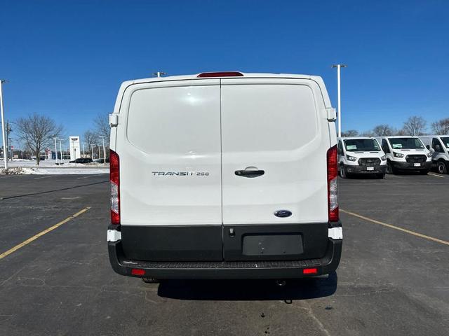 Photo of 2025 Oxford White Ford Transit-250