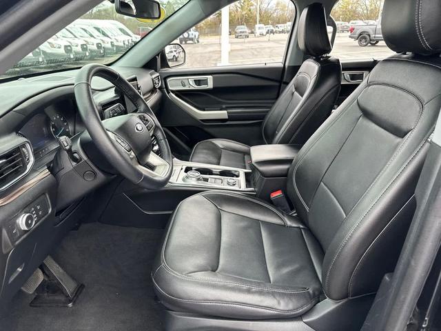 Photo of 2022 Agate Black Metallic Ford Explorer