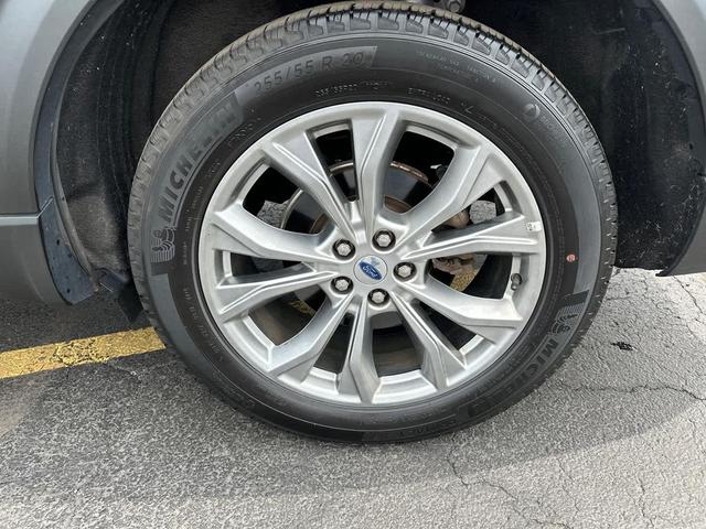 Photo of 2022 Agate Black Metallic Ford Explorer