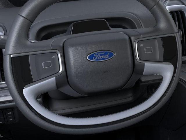 Photo of 2025 Star White Ford Expedition