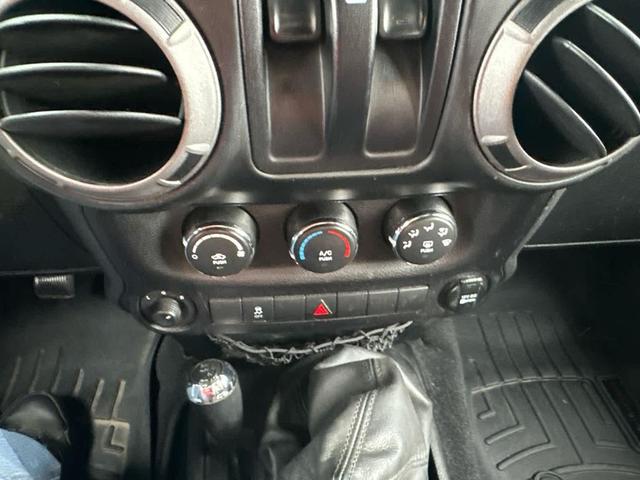 Photo of 2014 Billet Clearcoat Metallic Jeep Wrangler