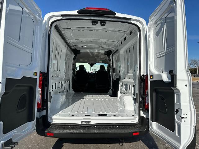 Photo of 2025 Oxford White Ford Transit-250
