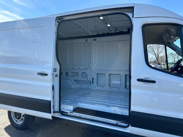 Photo of 2025 Oxford White Ford Transit-250