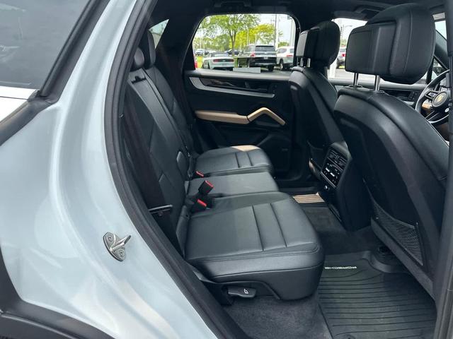Photo of 2024 Carrara White Metallic Porsche Cayenne