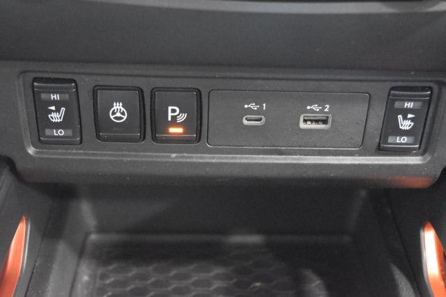 Photo of 2022 Glacier White Nissan Frontier