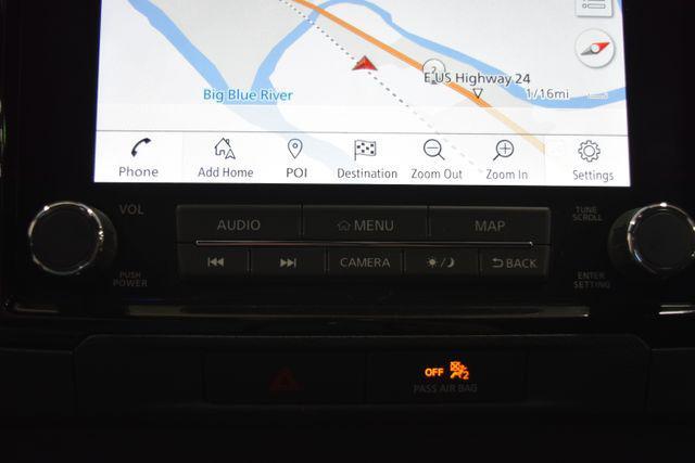 Photo of 2022 Glacier White Nissan Frontier