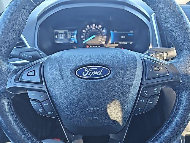 Photo of 2022 Agate Black Metallic Ford Edge
