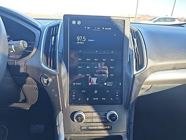 Photo of 2022 Agate Black Metallic Ford Edge
