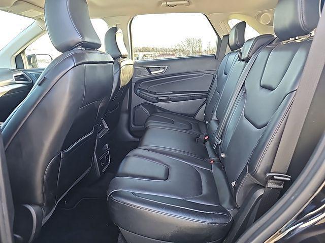 Photo of 2022 Agate Black Metallic Ford Edge