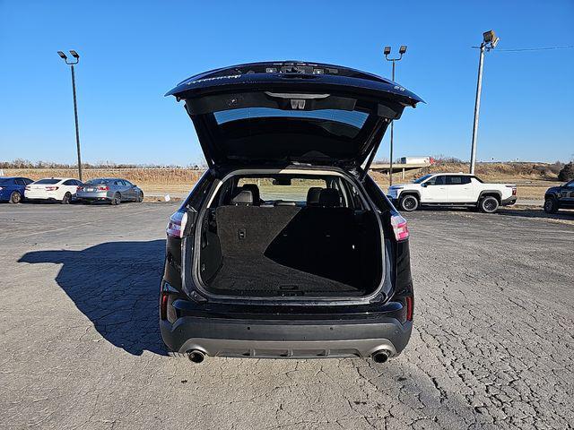 Photo of 2022 Agate Black Metallic Ford Edge