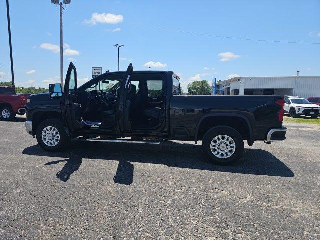 Photo of 2023 Black Chevrolet Silverado 2500